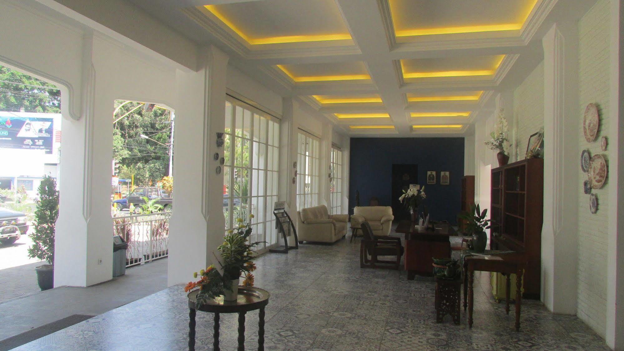 Riche Heritage Hotel Malang Exterior photo